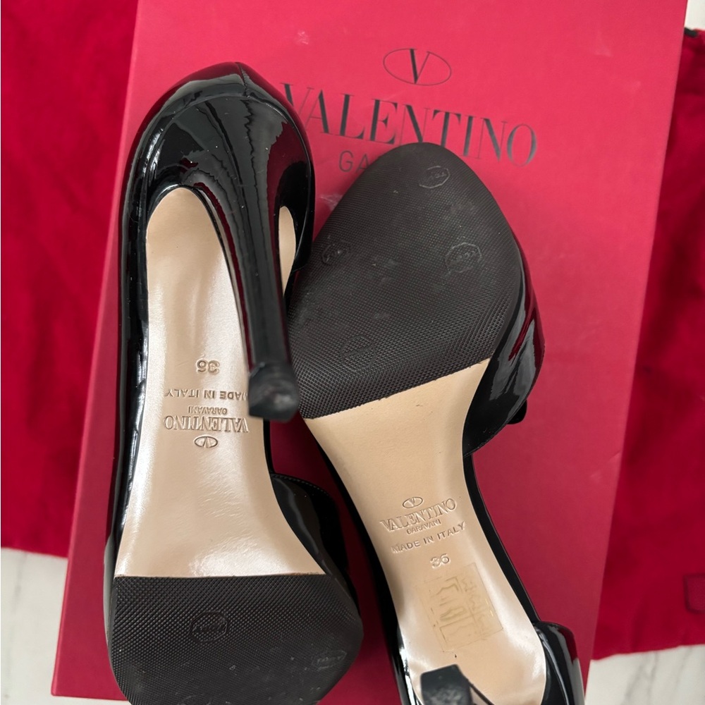 Valentino Black Patent Leather Heels with Bow Detail - Picture 4 of 4